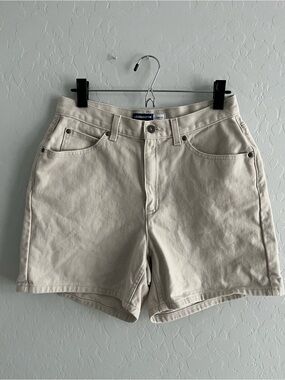 Liz Claiborne Classic Fit Size 10 Cream Cotton Shorts
